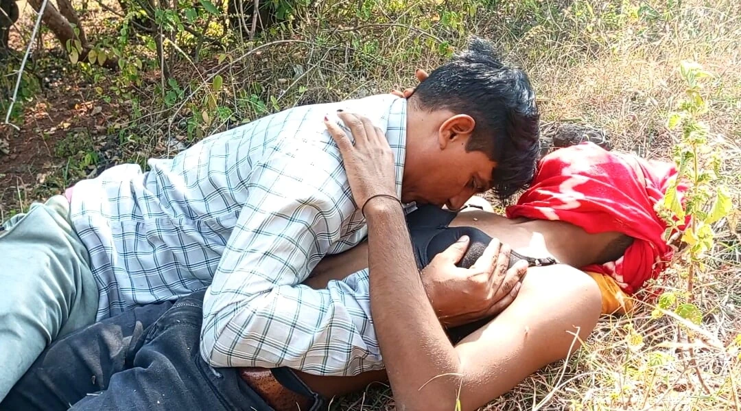 Indian Threesome Shemale – a young Shemale roaming the in the forest and young man so she makes love with great Sex