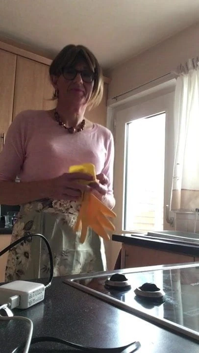 Rose 1950’s housewife washes the dishes
